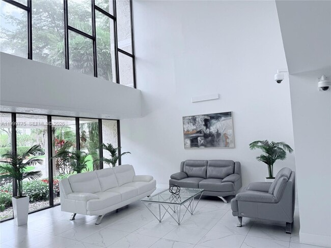 16500 Golf Club Rd in Weston, FL - Building Photo - Building Photo