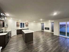 10066 W 9th Pl in Kennewick, WA - Building Photo - Building Photo