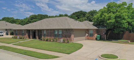 3303 Wagon Trail Dr in Denton, TX - Building Photo - Building Photo