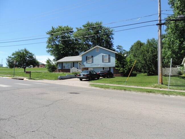 701 E Gay St in Warrensburg, MO - Building Photo - Building Photo