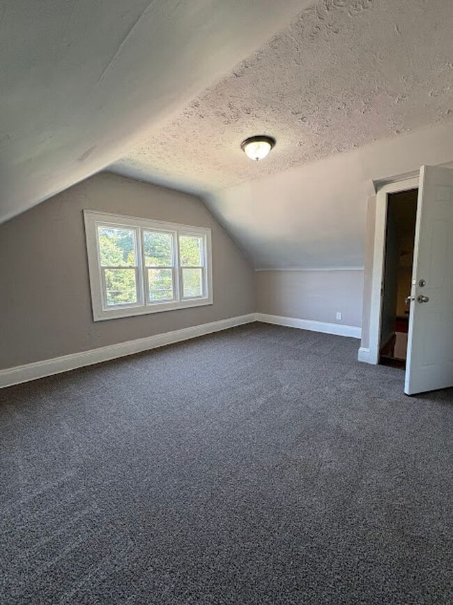1288 Pondview Ave in Akron, OH - Building Photo - Building Photo