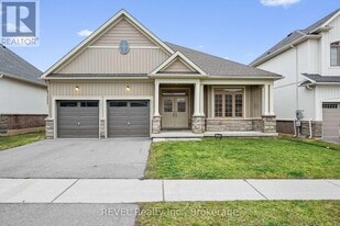 1214 Green Acres Dr in Fort Erie, ON - Building Photo