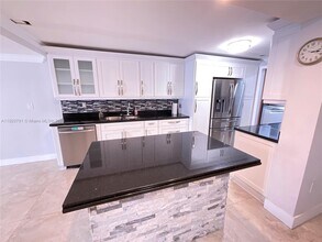 936 W 79th Pl in Hialeah, FL - Building Photo - Building Photo