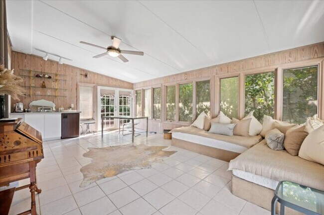 344 Linda Ln in West Palm Beach, FL - Foto de edificio - Building Photo