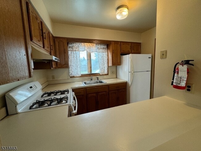 710 W Camplain Rd in Manville, NJ - Building Photo - Building Photo