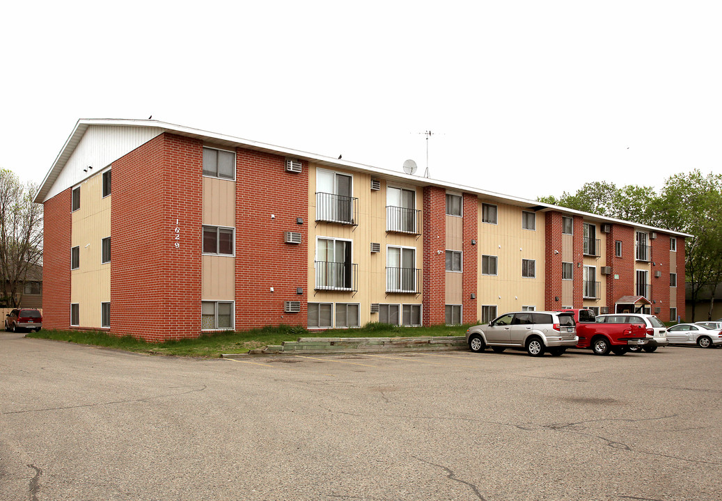 Michigan Place Apartments in St. Cloud, MN - Building Photo