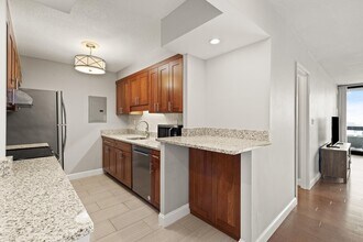 566 Commonwealth Ave in Boston, MA - Building Photo - Building Photo