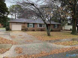 7310 Chadwell Rd SW in Huntsville, AL - Building Photo