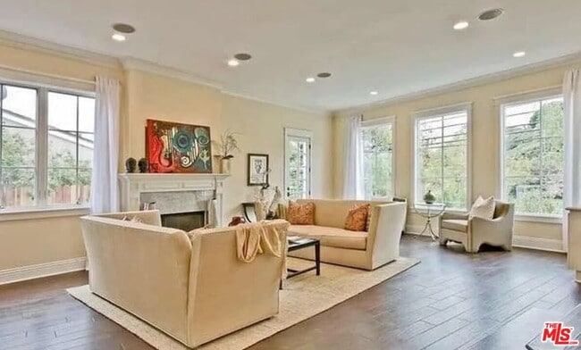 580 N Kenter Ave in Los Angeles, CA - Building Photo - Building Photo