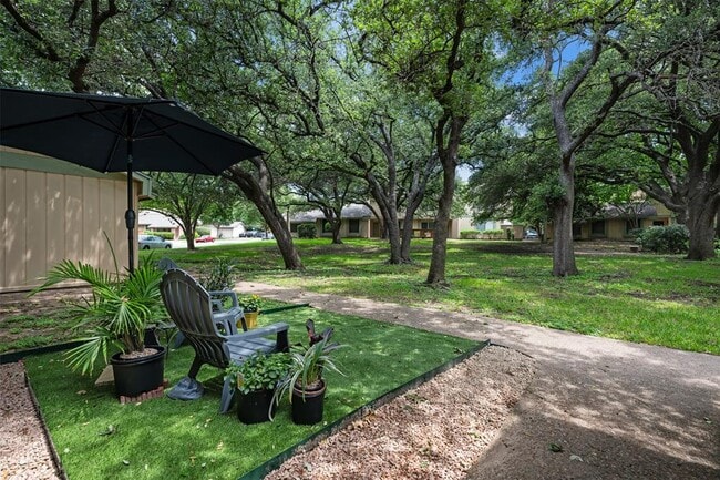 9504 Quail Village Ln