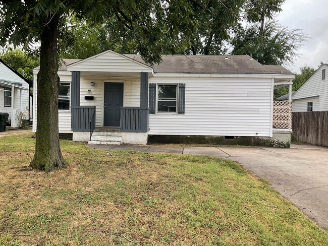 property at 206 W Lilac Ln