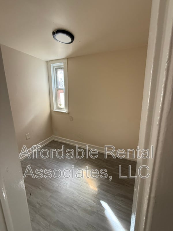 property at 1922 S 6th St