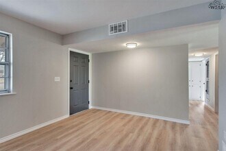 1113 Lincoln Dr in Iowa Park, TX - Building Photo - Building Photo