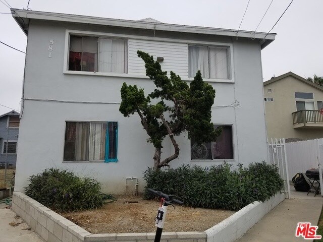 581 Bonita St in Los Angeles, CA - Building Photo