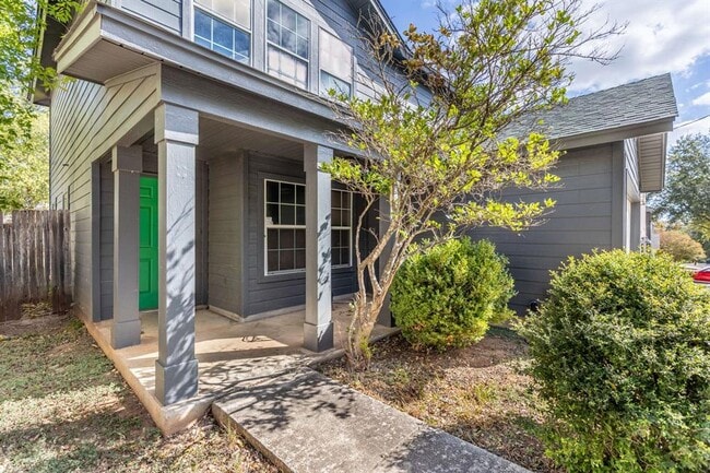 1422 Meadow Pkwy in San Marcos, TX - Building Photo - Building Photo