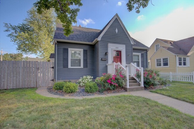 property at 835 Jones St