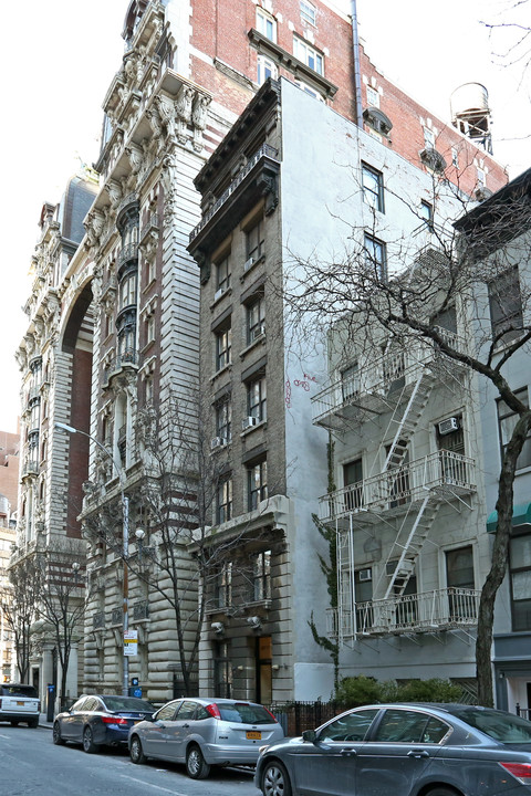 167 W 71st St in New York, NY - Building Photo