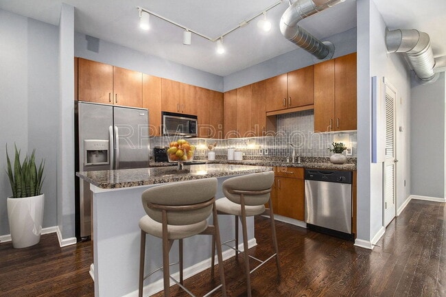 5300 Peachtree Rd in Atlanta, GA - Foto de edificio - Building Photo