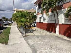 99 W 24th St in Hialeah, FL - Foto de edificio - Building Photo