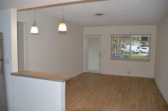 4303 NW 20th Ave in Oakland Park, FL - Building Photo - Building Photo