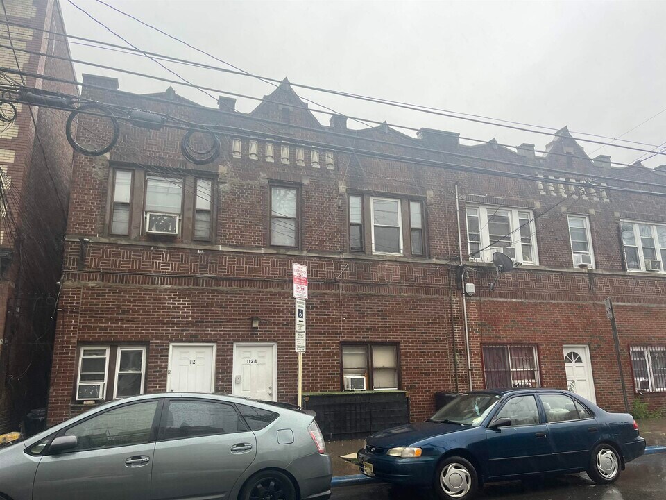 1128 Summit Ave in Jersey City, NJ - Building Photo