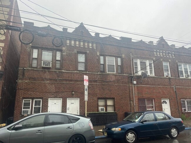 property at 1128 Summit Ave