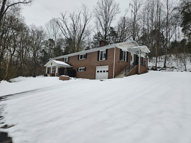 1538 Wesley Chapel Rd, Unit 1 in Lexington, VA - Foto de edificio - Building Photo