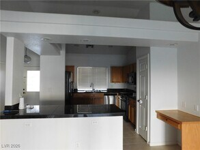 7824 Brilliant Forest St in Las Vegas, NV - Building Photo - Building Photo