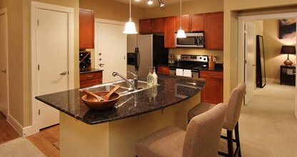 Delante Apartments in Irving, TX - Foto de edificio - Building Photo