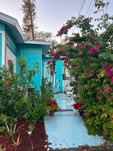 914 8th St N, Unit STUDIO in St. Petersburg, FL - Foto de edificio - Building Photo
