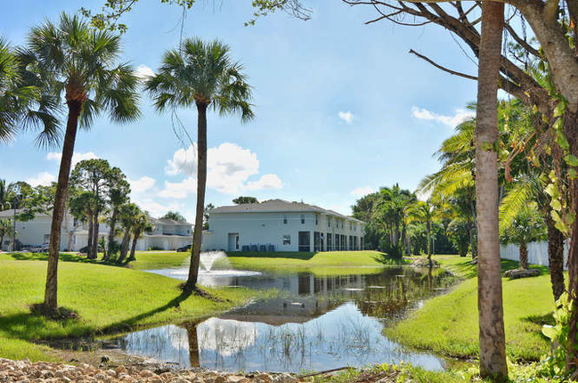 Davis Preserve in Ft. Myers, FL - Building Photo - Building Photo