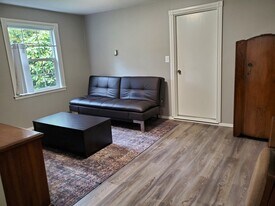 16057 NE 6th St in Bellevue, WA - Building Photo