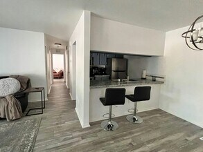 8850 Jasmine Ln in Eden Prairie, MN - Building Photo - Building Photo