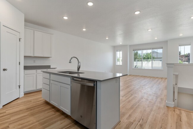 The Park Townhomes in Layton, UT - Foto de edificio - Building Photo