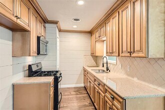 8017 Briarwood Ln in Austin, TX - Building Photo - Building Photo
