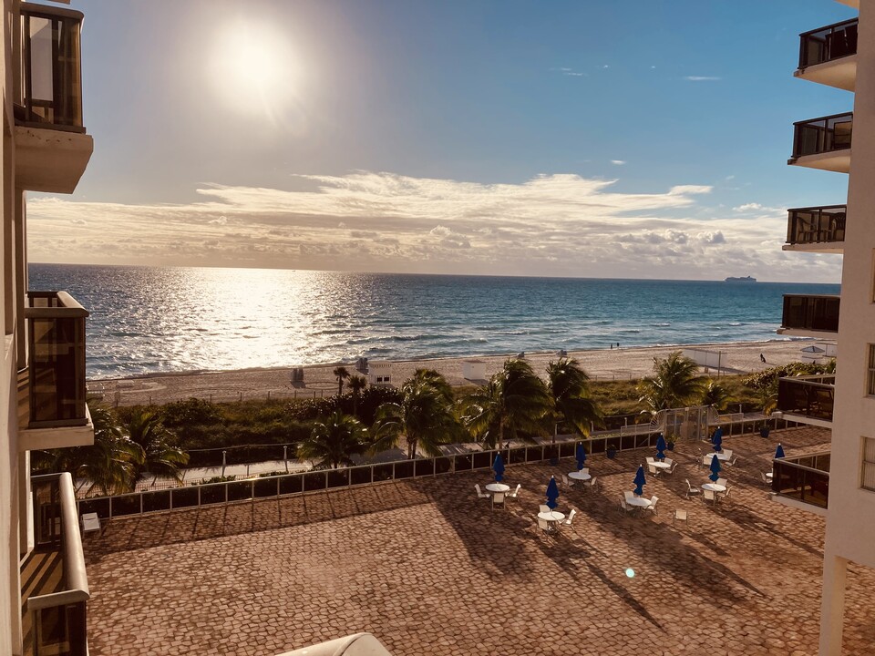 6039 Collins Ave, Unit 60 in Miami Beach, FL - Building Photo