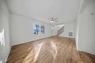 371 Manorstone Ln in Clarksville, TN - Building Photo - Building Photo