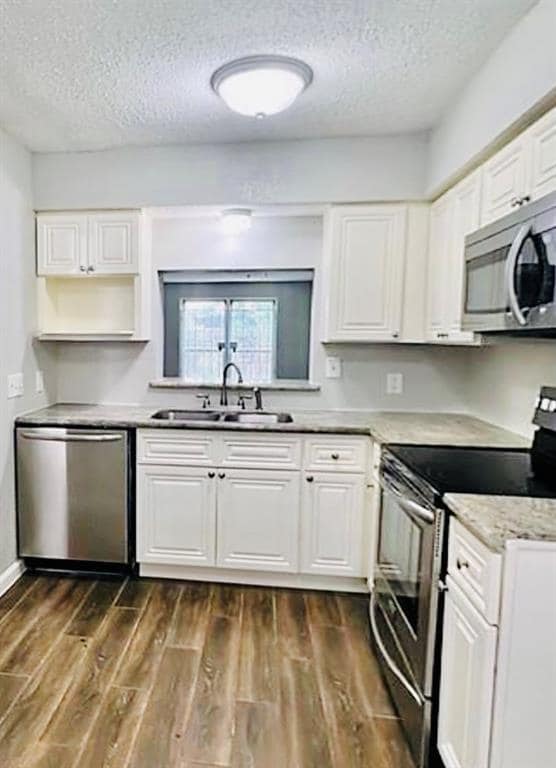 2112 Greenbriar Colony Dr in Houston, TX - Building Photo - Building Photo