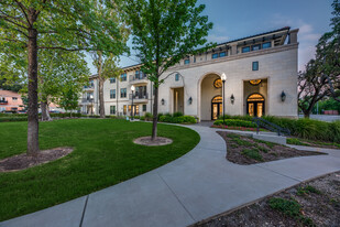 The Laurel Preston Hollow Apartments