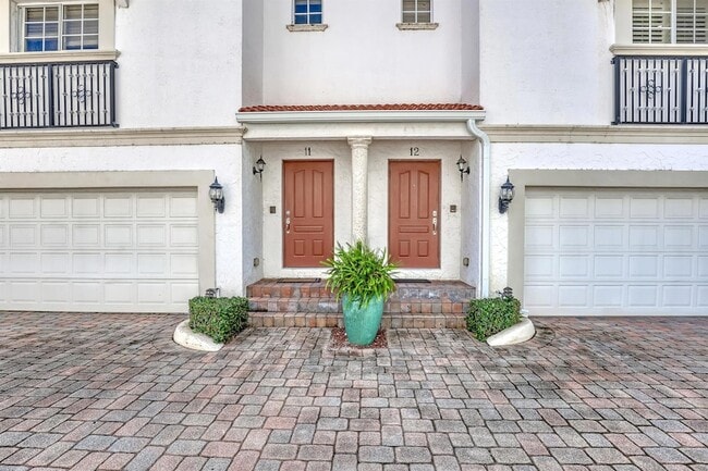 1950 Presidential Way in West Palm Beach, FL - Foto de edificio - Building Photo