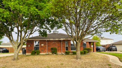 1013 Chesterfield Dr in Murphy, TX - Building Photo - Building Photo