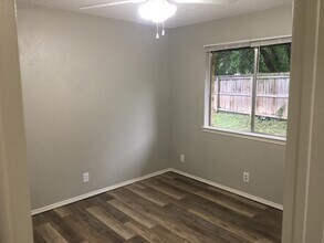 2201 Canterbury Ct in Denton, TX - Building Photo - Building Photo