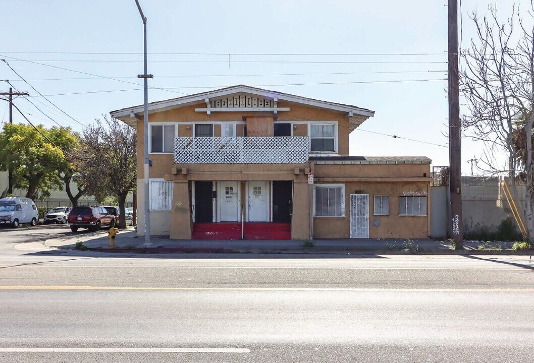 200 W Slauson Ave in Los Angeles, CA - Building Photo