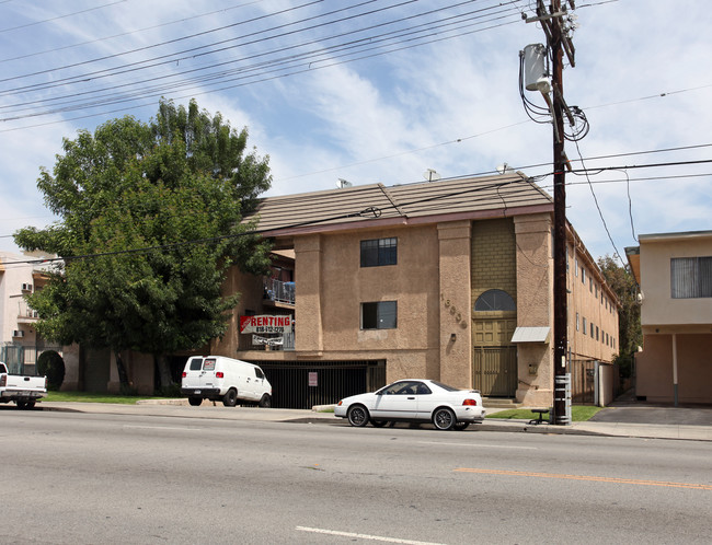 Vanowen Terrace Apartments in Los Angeles, CA - Building Photo - Building Photo