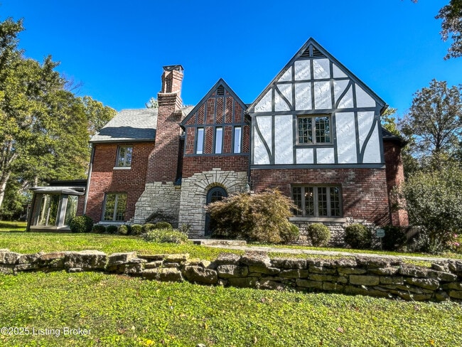 property at 7 Totem Rd