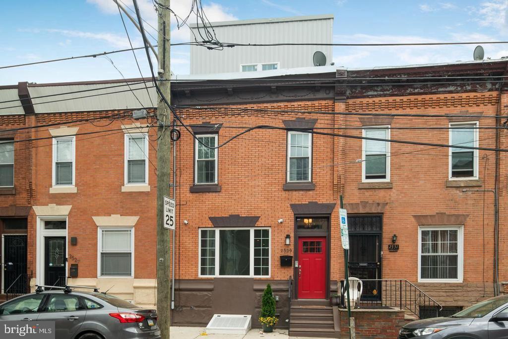2529 Grays Ferry Ave in Philadelphia, PA - Building Photo