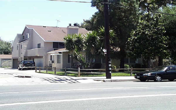 5542 Hazeltine Ave in Sherman Oaks, CA - Building Photo - Building Photo