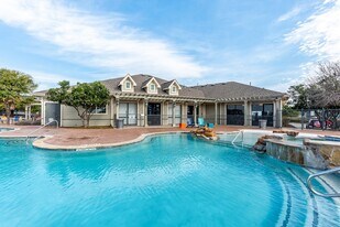 High View in San Antonio, TX - Building Photo