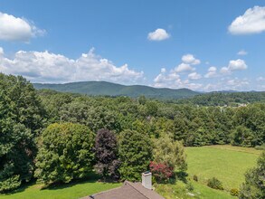 26 Canter Ct in Horse Shoe, NC - Building Photo - Building Photo