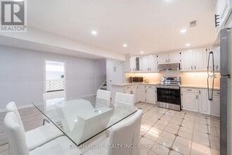 6 Alcester Ct in Toronto, ON - Building Photo - Building Photo